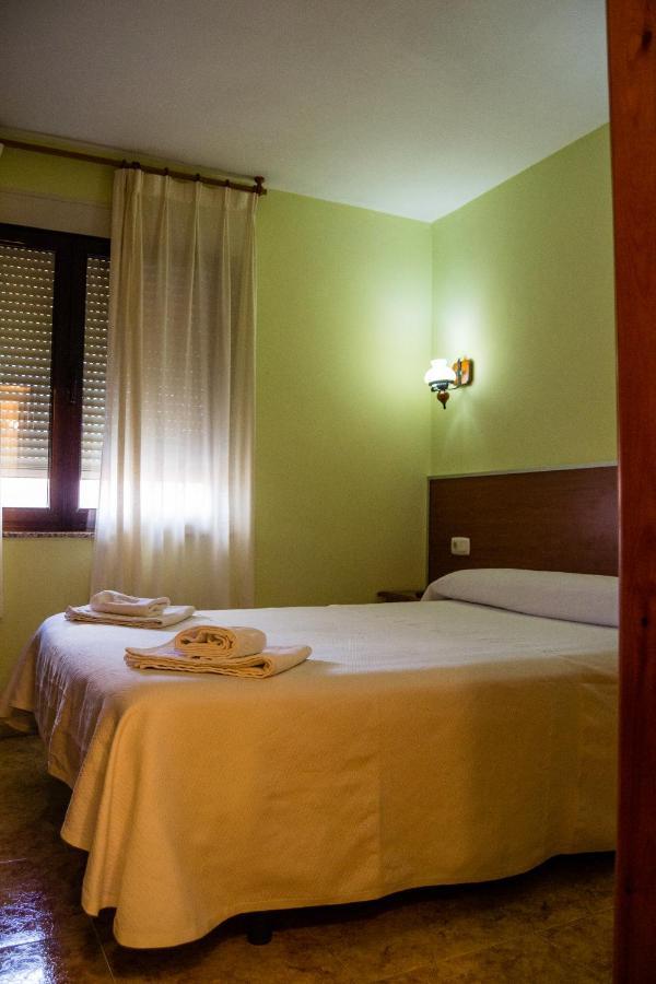 El Roble Hotel Restaurante Tabara Dış mekan fotoğraf