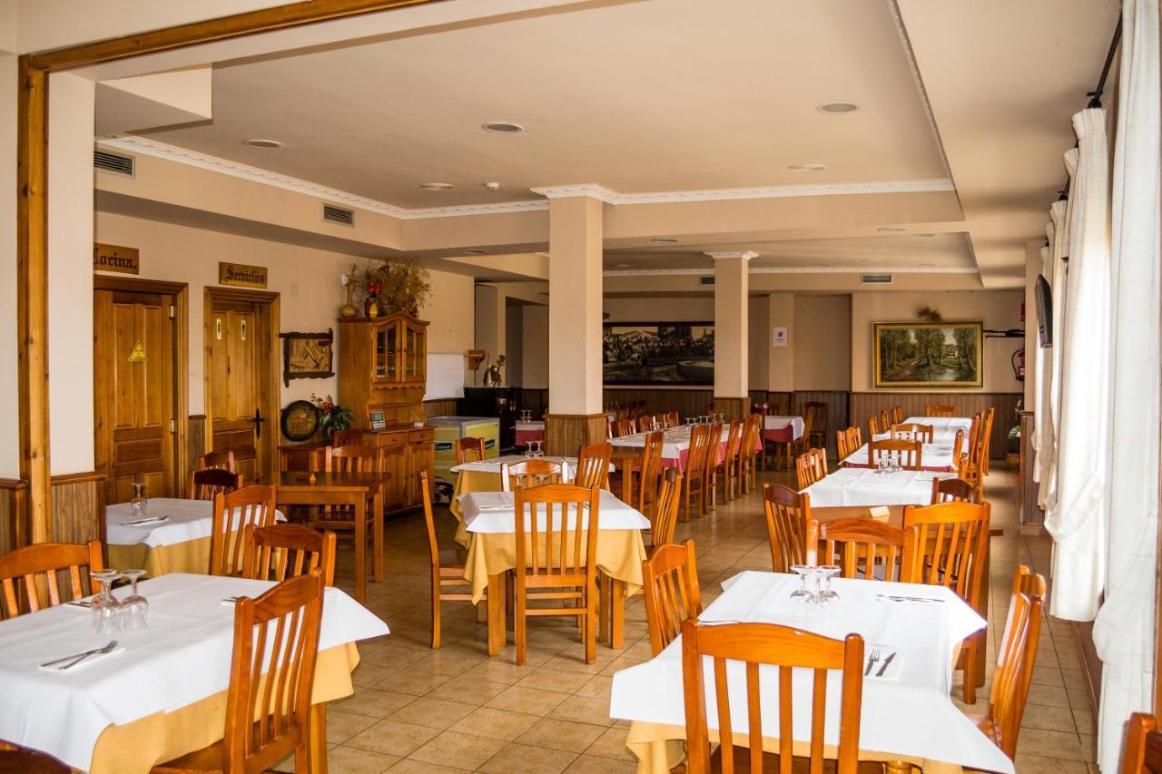 El Roble Hotel Restaurante Tabara Dış mekan fotoğraf