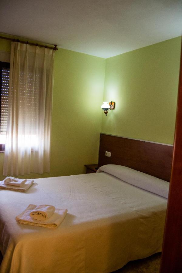 El Roble Hotel Restaurante Tabara Dış mekan fotoğraf